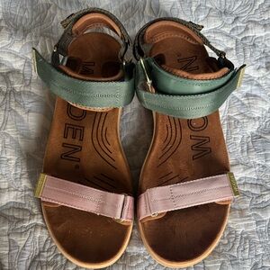 Woden hey day size 41